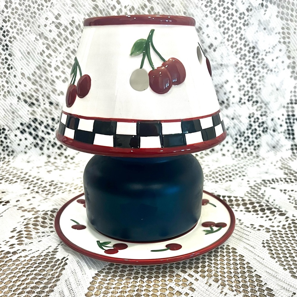 Yankee Candle brand candle shade and plate